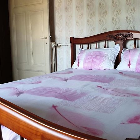 Les Chambres Chez David Riom Bagian luar foto